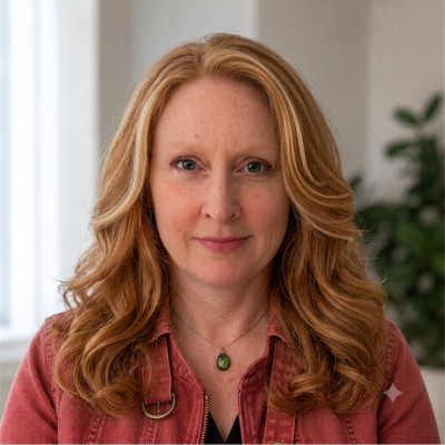 Portrait of Veronica Carr, Dir. of Product at Holokai